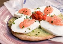 La torta de Inés Rosales con guacamole, tomate y mozzarella de La Bernarda