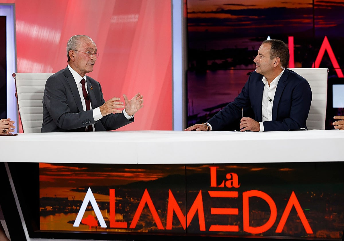 De la Torre junto a Manolo Castillo en un momento de la entrevista.