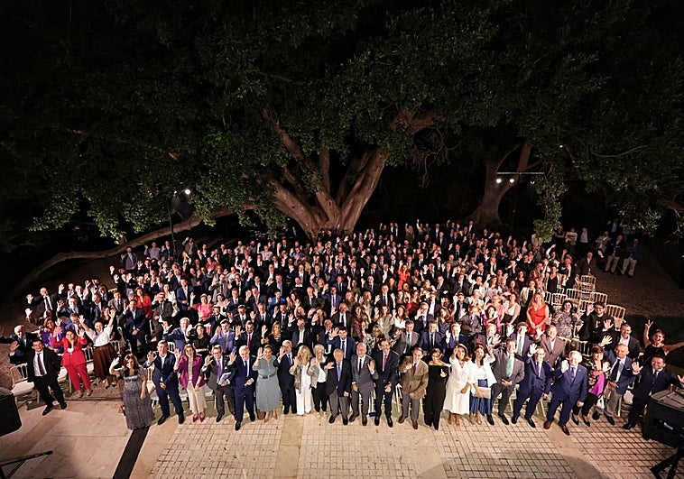 Foto de familia de los asistentes al directorio empresarial.