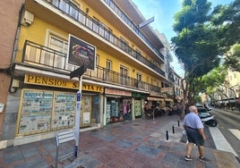 Vista de la pensión Santa Fe, en el barrio de Los Boliches.