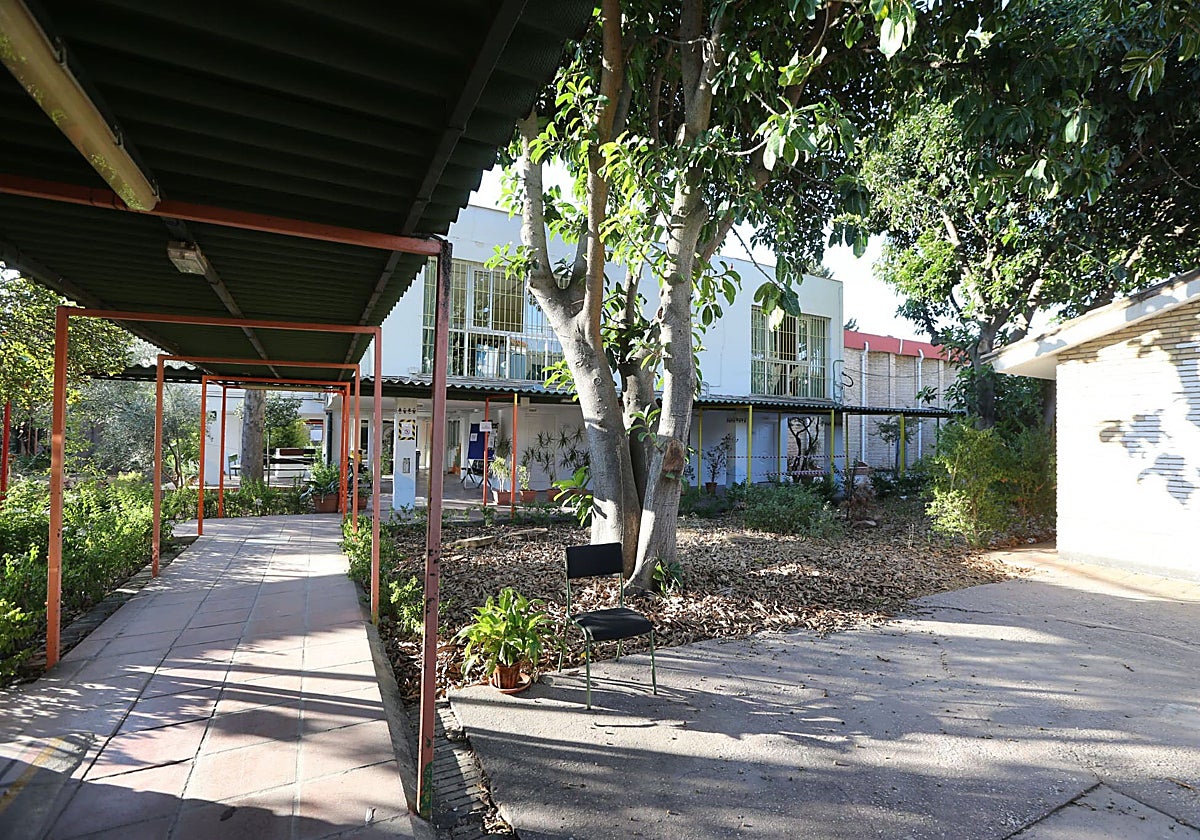 Uno de los patios del IES Sierra Bermeja, en Málaga capital.