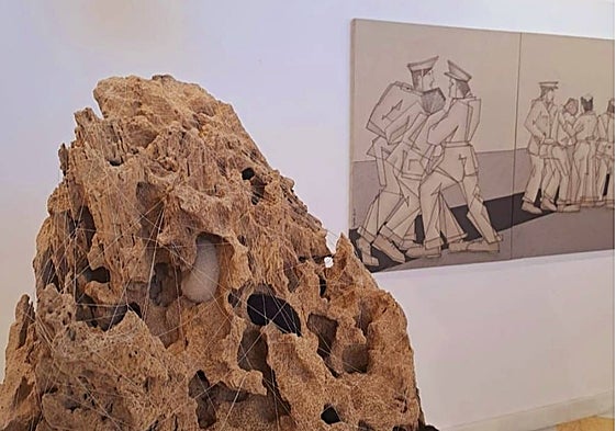 El interior de una nueva galería de arte en la nave de un polígono de Archidona.