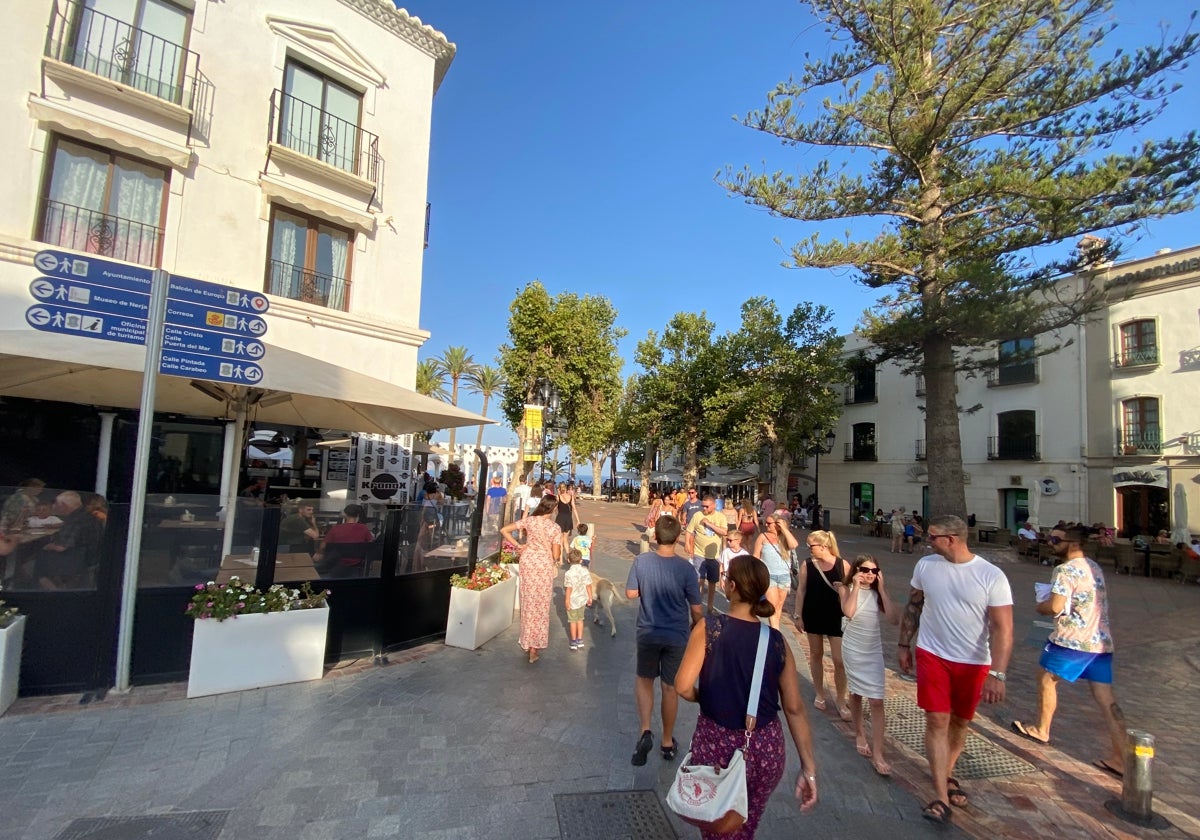 Imagen del emblemático Balcón de Europa de Nerja.