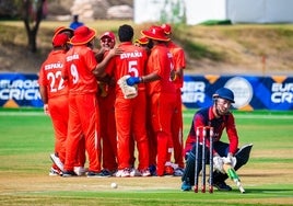 La selección española, durante el Europeo de críquet de Cártama.