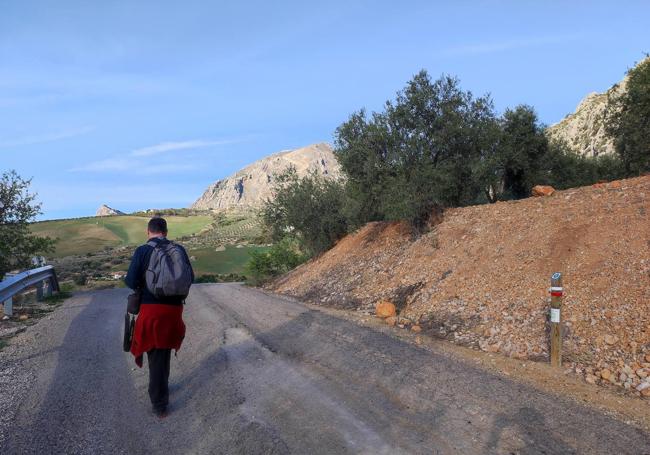 Antes de llegar a Valle de Abdalajís hay un tramo asfaltado