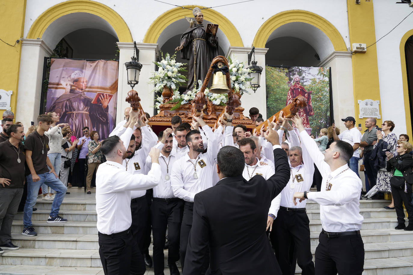 San Pedro Alcántara arropa a su patrón en el día grande de la Feria