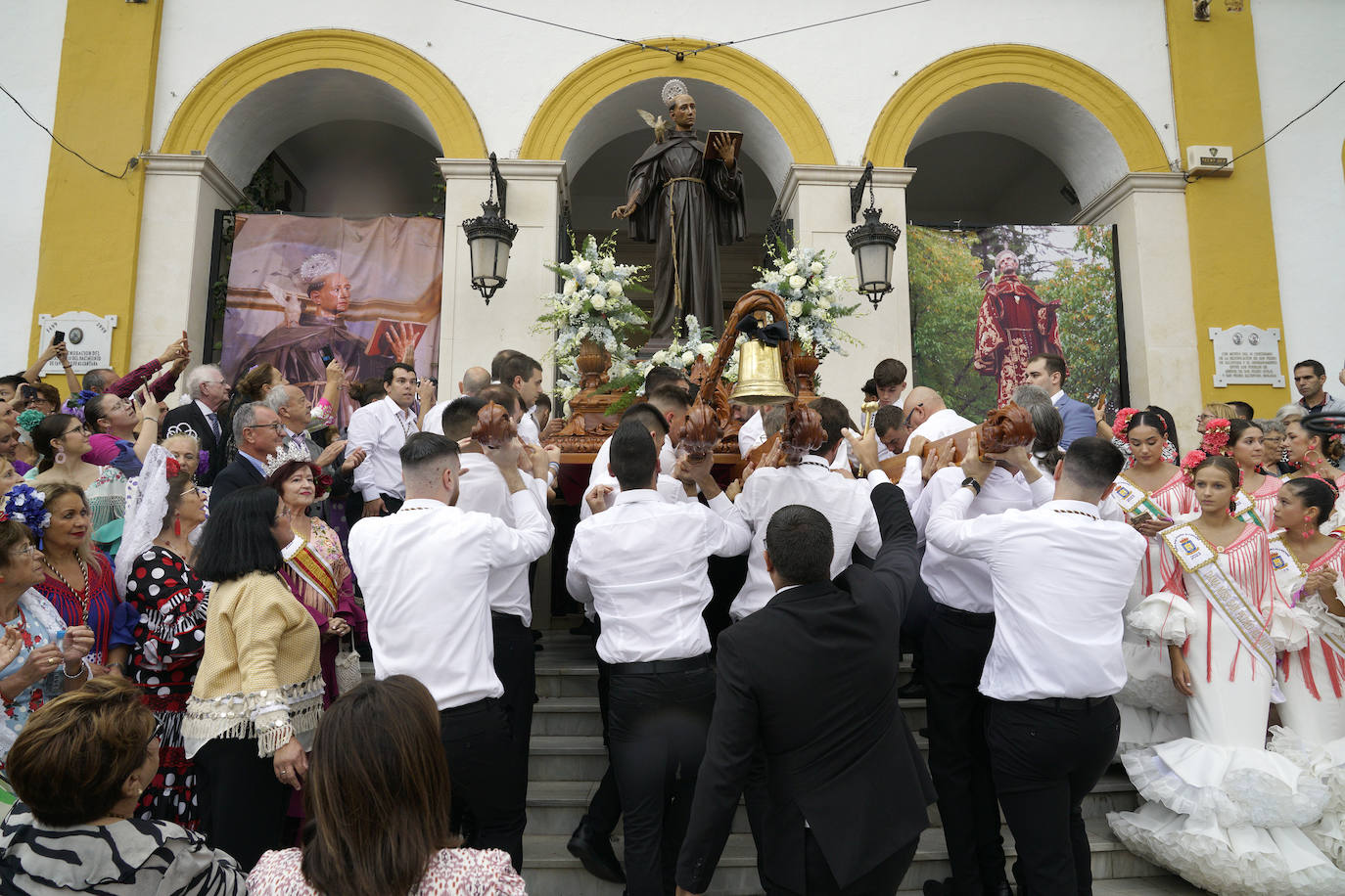 San Pedro Alcántara arropa a su patrón en el día grande de la Feria