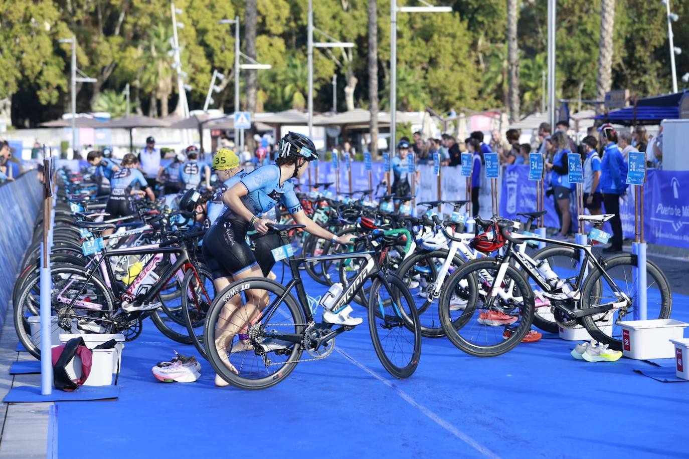 Las mejores imágenes de la primera gran prueba de triatlón de la historia en Málaga