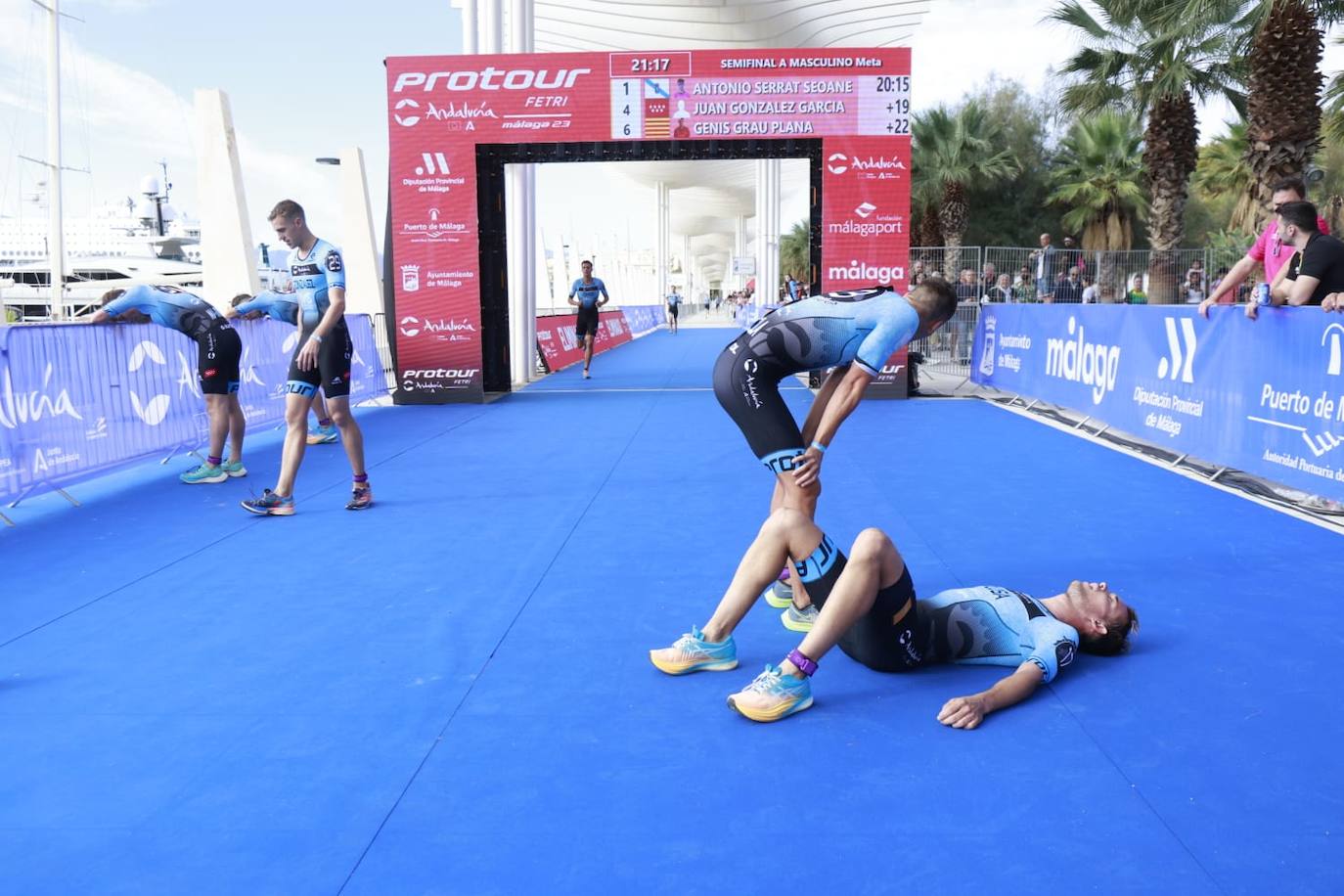 Las mejores imágenes de la primera gran prueba de triatlón de la historia en Málaga