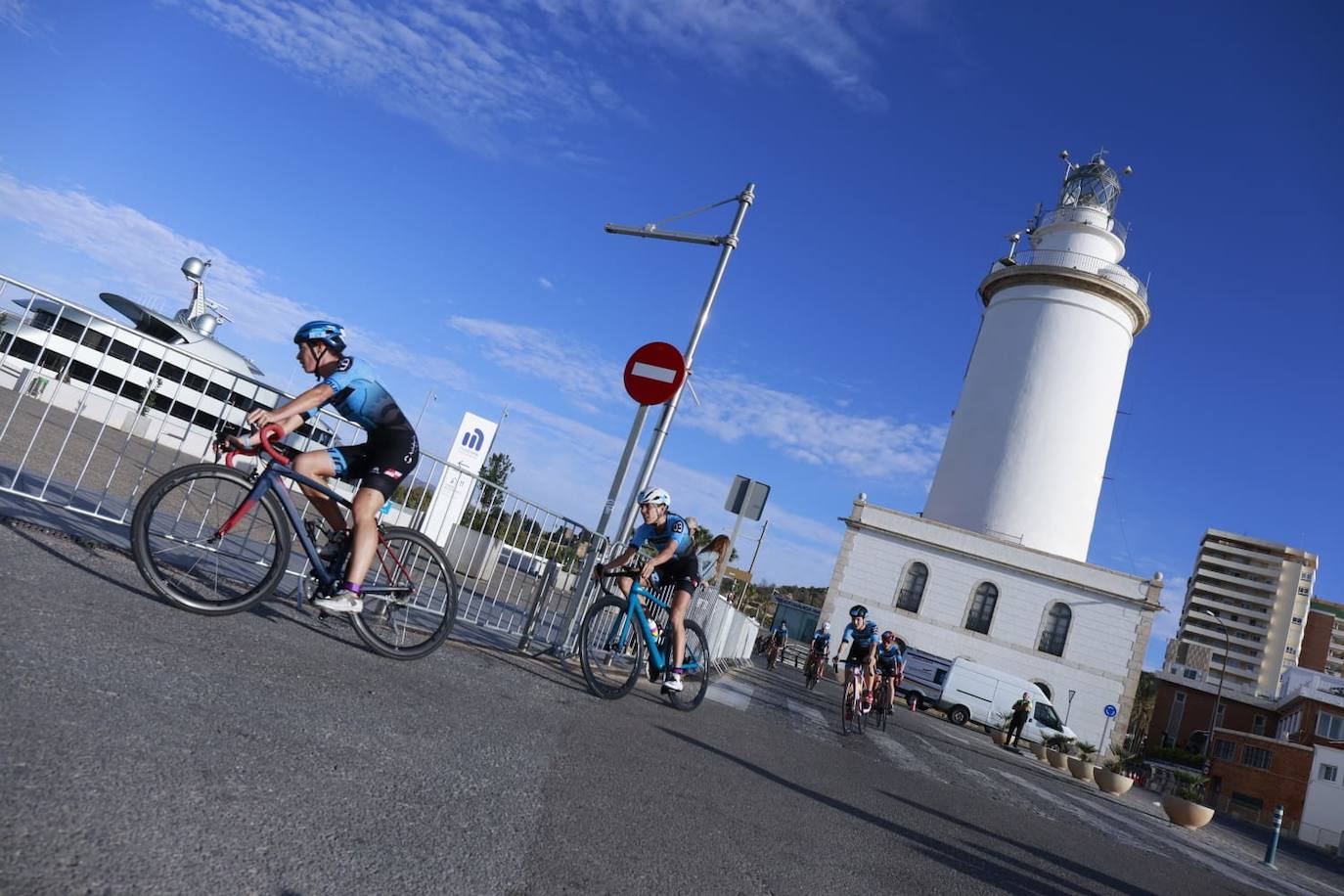 Las mejores imágenes de la primera gran prueba de triatlón de la historia en Málaga