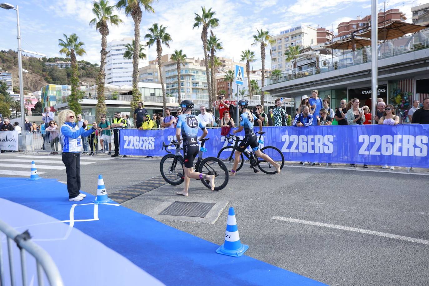 Las mejores imágenes de la primera gran prueba de triatlón de la historia en Málaga