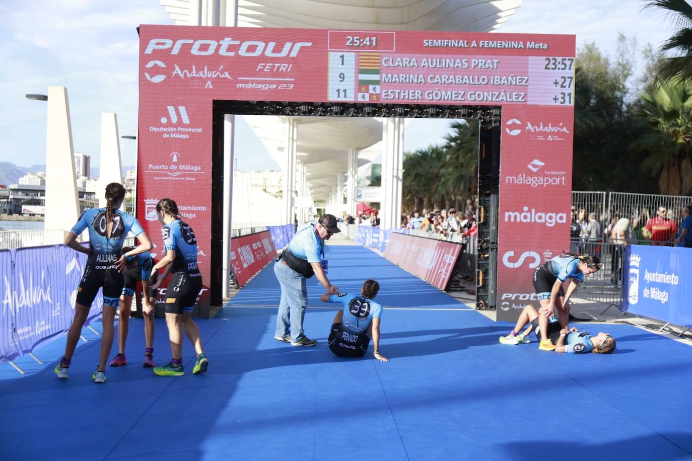 Las mejores imágenes de la primera gran prueba de triatlón de la historia en Málaga