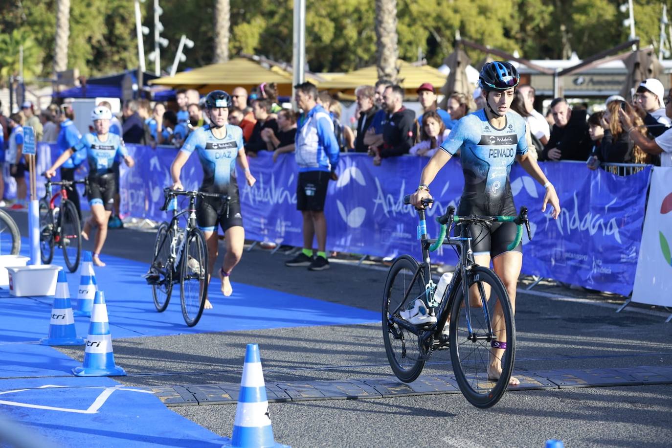 Las mejores imágenes de la primera gran prueba de triatlón de la historia en Málaga