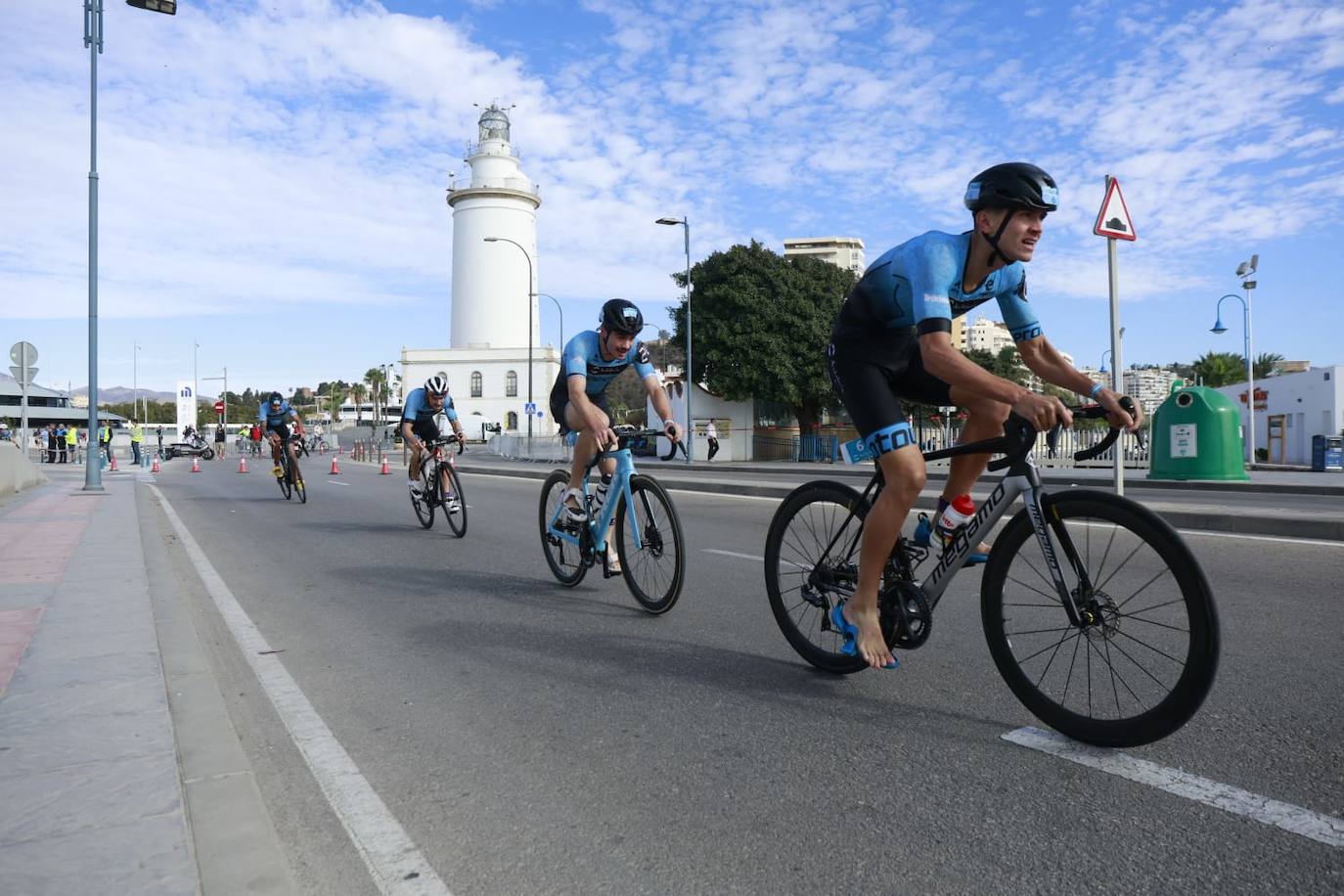 Las mejores imágenes de la primera gran prueba de triatlón de la historia en Málaga