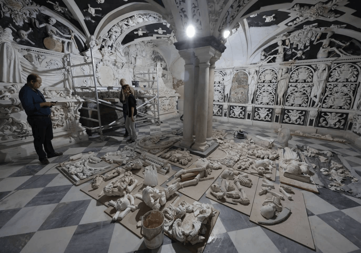 Las piezas que fueron retiradas van a ser reparadas y ubicadas en su lugar.