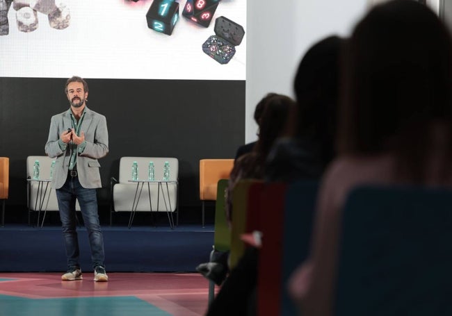 El director de Publicidad de Telefónica España, Aitor Goyenechea, en su ponencia.