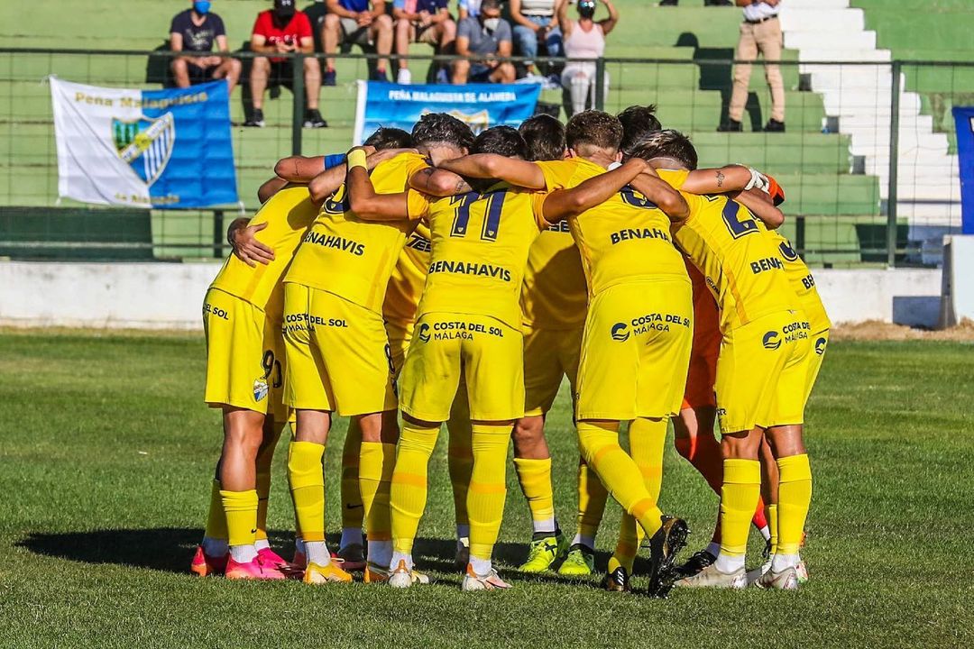 Conjura del Malagueño antes de la final contra el Antequera. Kevin es el dorsal '11', como en el Málaga actual.