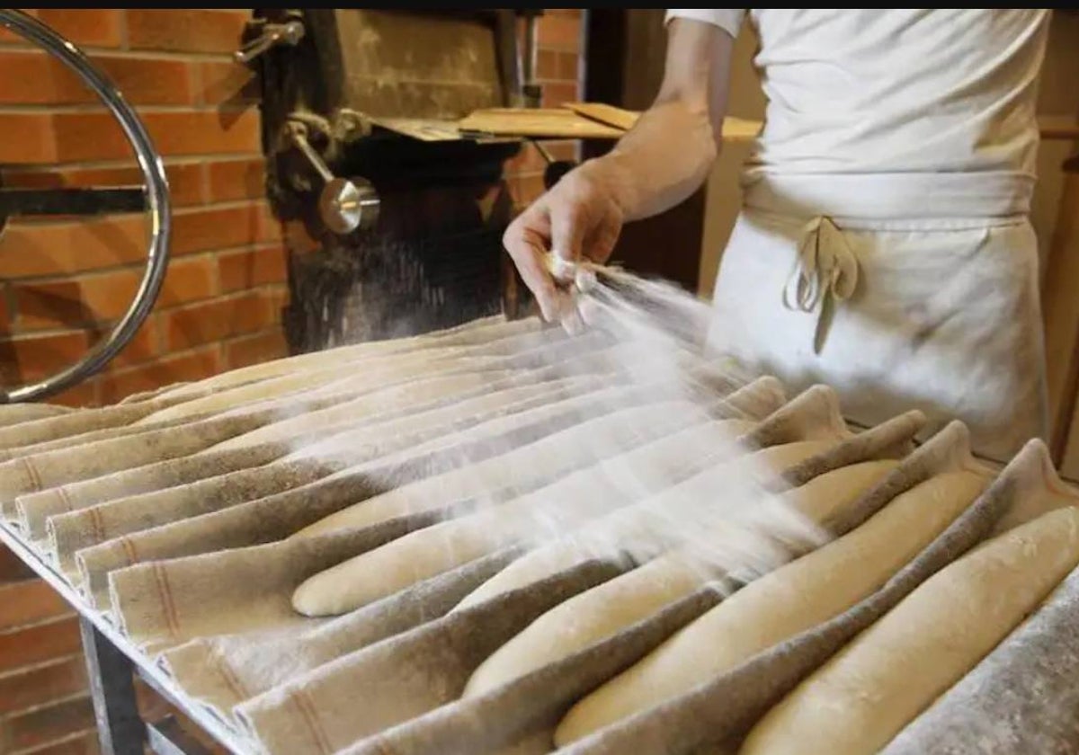 Declaran improcedente el despido a una panadera que fue grabada orinando en los utensilios del obrador