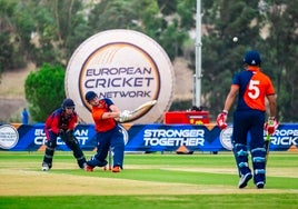 Las selecciones de Jersey y Países Bajos se enfrentan en el Cártama Oval durante el Europeo.