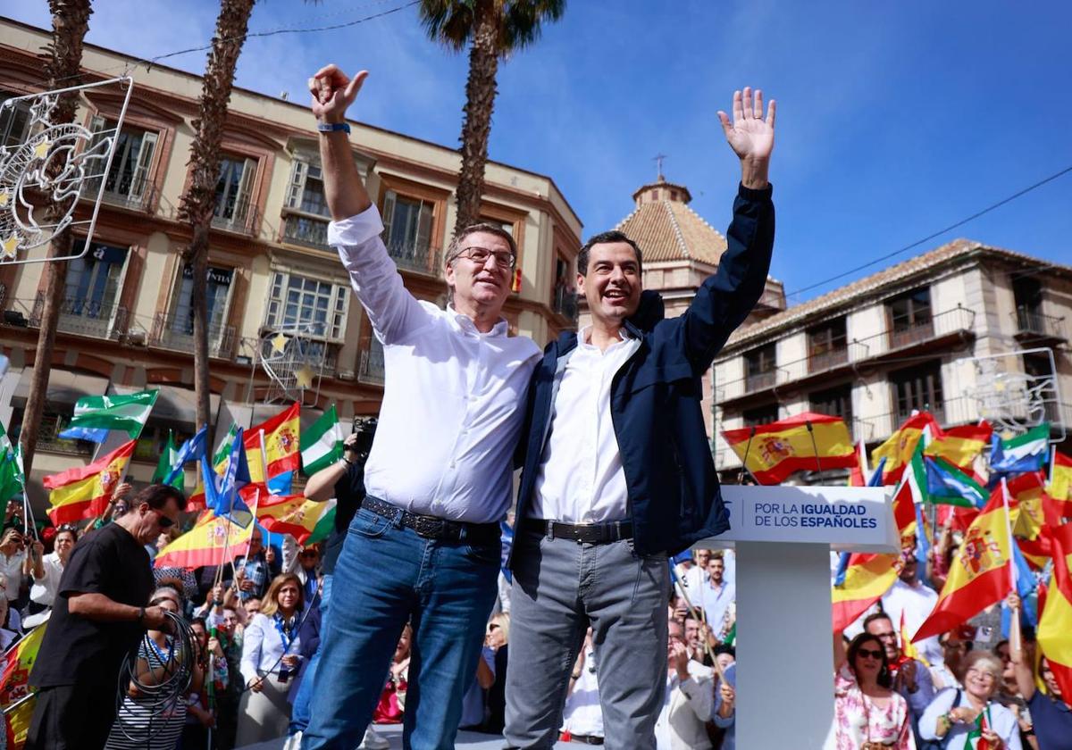 Alberto Núñez Feijóo junto a Juanma Moreno, durante el acto celebrado en Málaga.