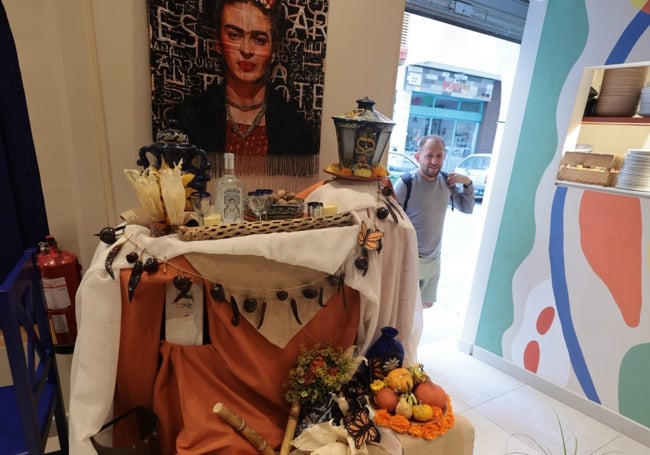 Altar de muertos en la cantina Niña Bonita.