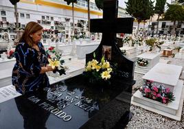 Lápida en el cementerio de San Juan de la capital