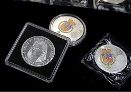 Anverso y reverso de la moneda de colección.