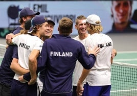 La selección finlandesa celebra el pase a las Finales de Málaga de la Copa Davis.