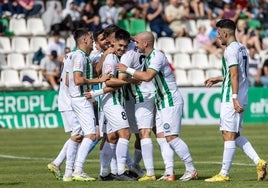 El Juventud de Torremolinos celebra uno de sus goles este domingo.