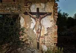El Cristo que surgió de entre las ruinas: la inédita acción de la Cofradía del Amor por su centenario