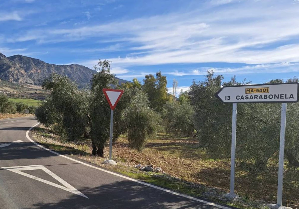 Finalizan las obras en la MA-5401 que une El Burgo y Casarabonela.