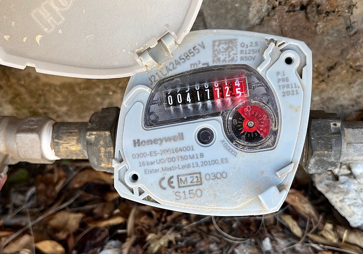 Imagen de uno de los contadores de La Viñuela con lecturas muy elevadas.