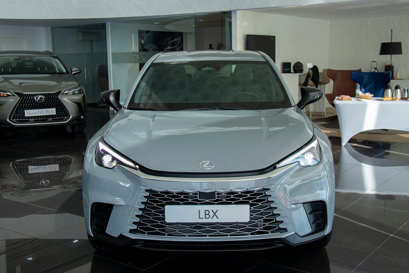 Lexus entra en el mercado de los utilitarios con el LBX