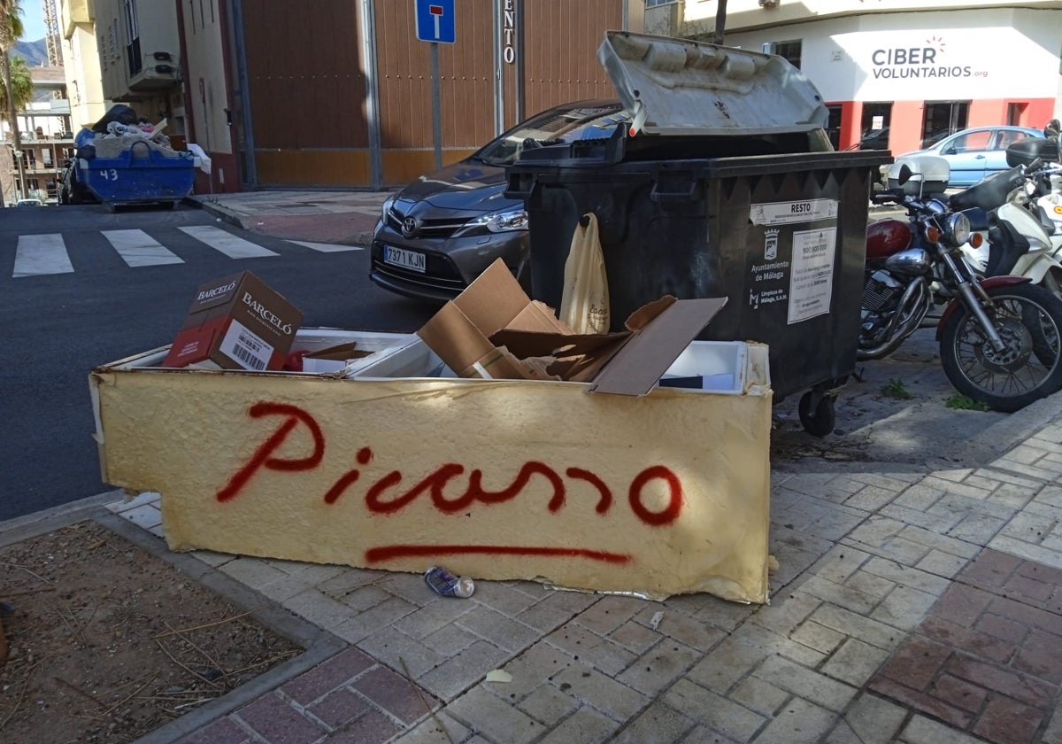 Una exposición de basura en la calle San Millán