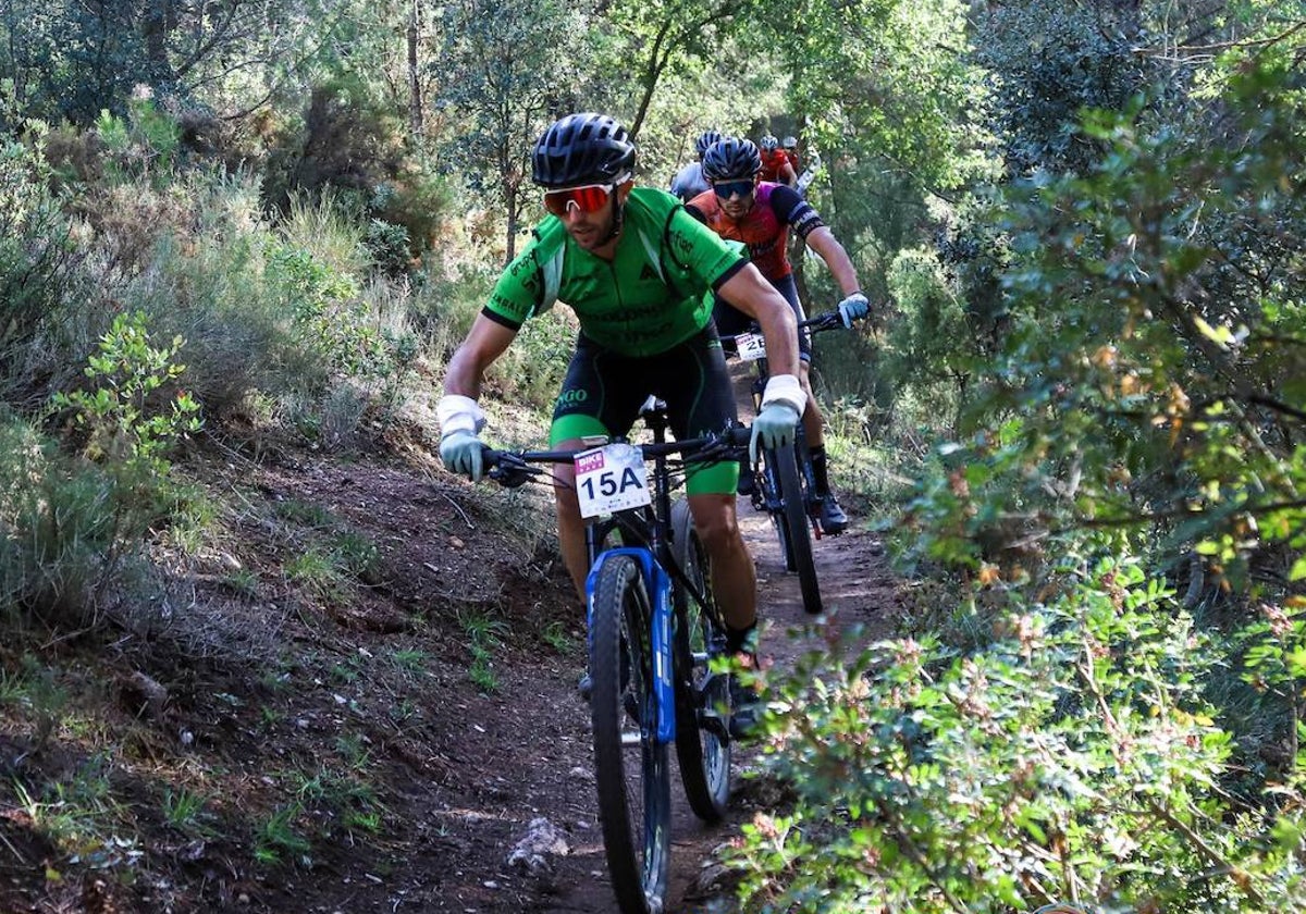 Uno de los corredores, durante el transcurso de la prueba.