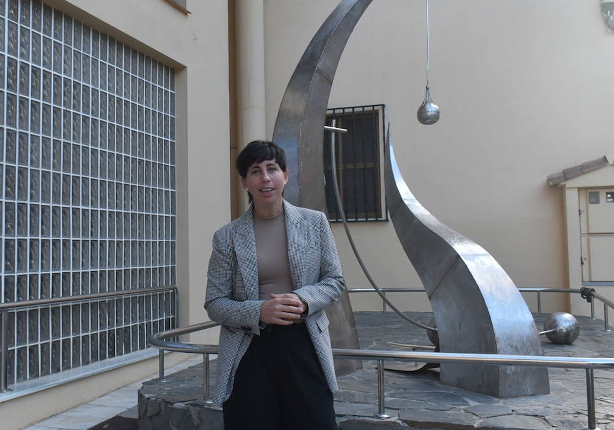 Carla Suárez, junto al Centro Cultural Vicente Aleixandre de Alhaurín de la Torre.