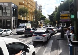 Tráfico en la avenida Ricardo Soriano, en el centro de Marbella.