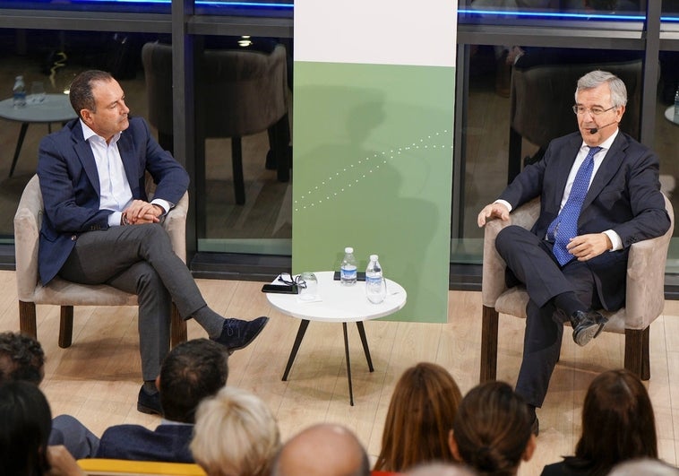 Manolo Castillo y José María García Urbano, durante el programa de debate de SUR.