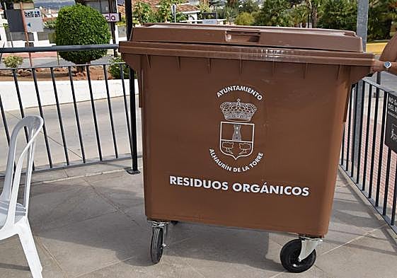 Uno de los nuevos contenedores instalados por el Ayuntamiento alhaurino.