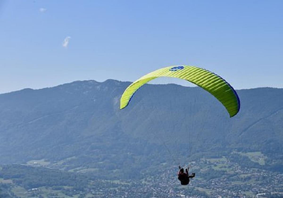 Dos parapentistas heridos, uno de ellos de gravedad, tras chocar en un accidente de vuelo en Teba