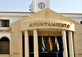 La fachada del Ayuntamiento de Rincón de la Victoria.