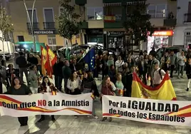 Más de trescientas personas se concentran en Coín en contra de la amnistía