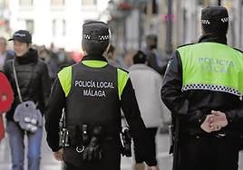 Sorprendidos tres jóvenes en Málaga quemando erizos vivos para comérselos en la calle