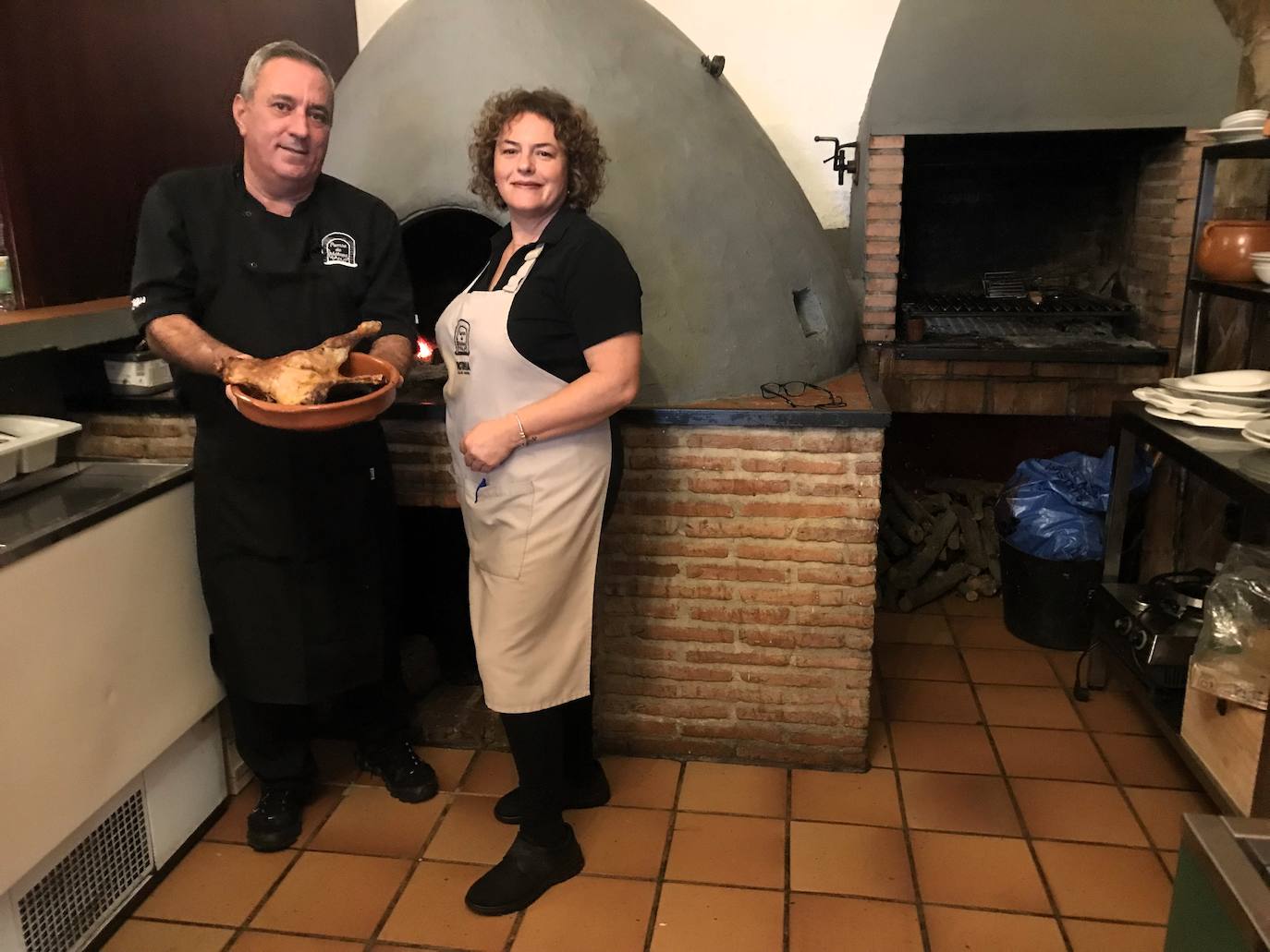 Asador Puerta de Málaga (Casabermeja): Cocina de fuegos y cuchara