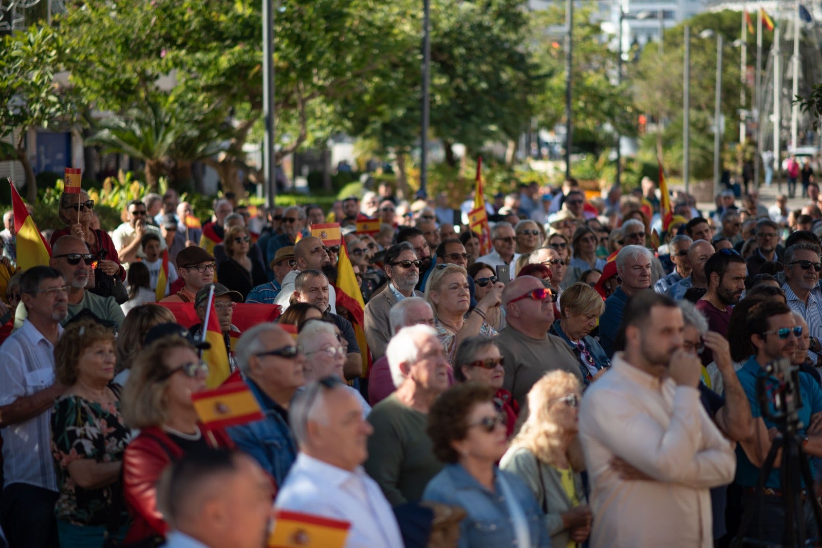 En torno a medio millar de personas ante la Casa de la Cultura de Arroyo de la Miel