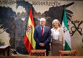 La alcaldesa, Ángeles Muñoz, y el representante de la Fundación Bastiano Bergese, Andrés Manuel Sánchez Cantos en la renovación del convenio.