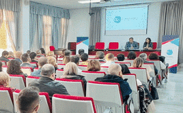 Los candidatos a rector, en diferentes reuniones con colectivos universitarios.