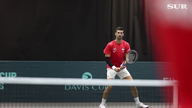 Djokovic se entrena en Málaga para disputar la Copa Davis