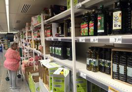 Facua denuncia un presunto pacto para fijar el precio del aceite de oliva en ocho cadenas de supermercados