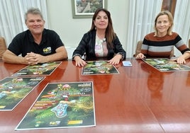La concejal de Residentes Extranjeros, en el centro, durante la presentación del Festival.